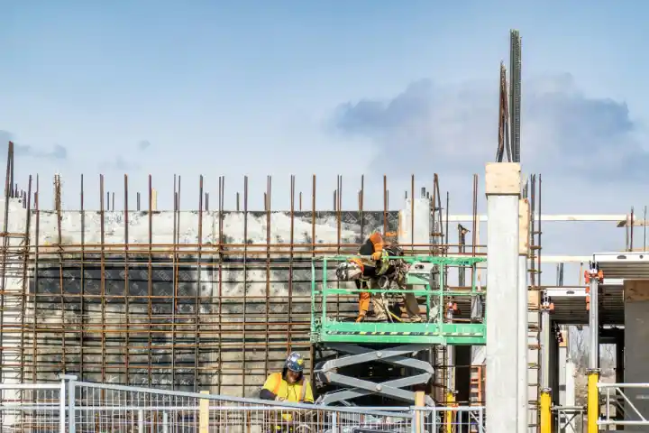 Construction workers on scissor lift | Charleston Concrete
